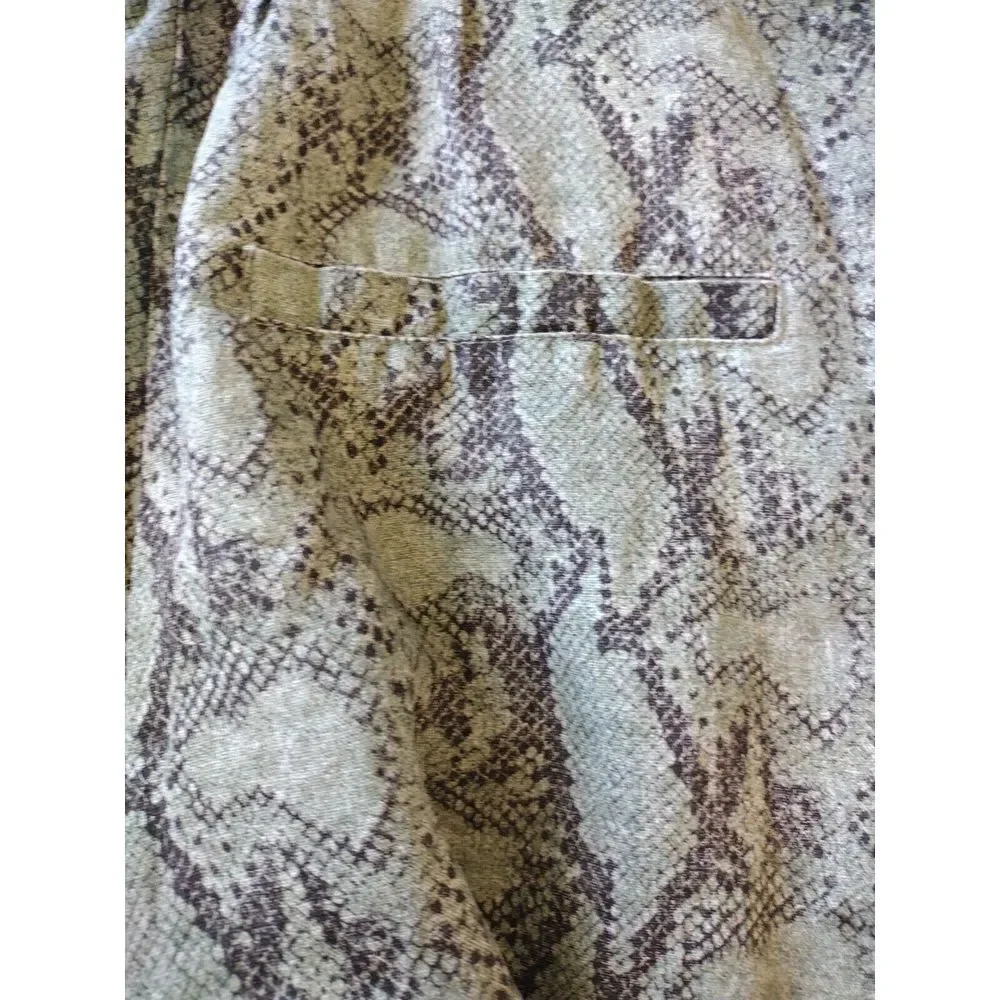 Blank NYC Jumpsuit Womans M Green Linen‎ Snake Skin One Piece Animal Print New